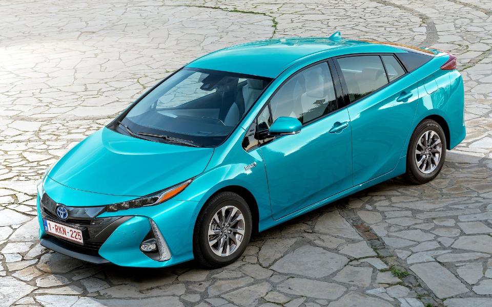toyota-prius_plug-in_hybrid-2017-1600-01