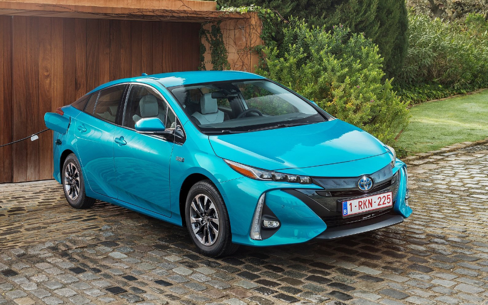 toyota-prius_plug-in_hybrid-2017-1600-03