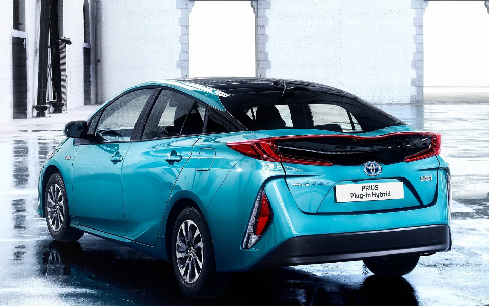 toyota-prius_plug-in_hybrid-2017-1600-3f