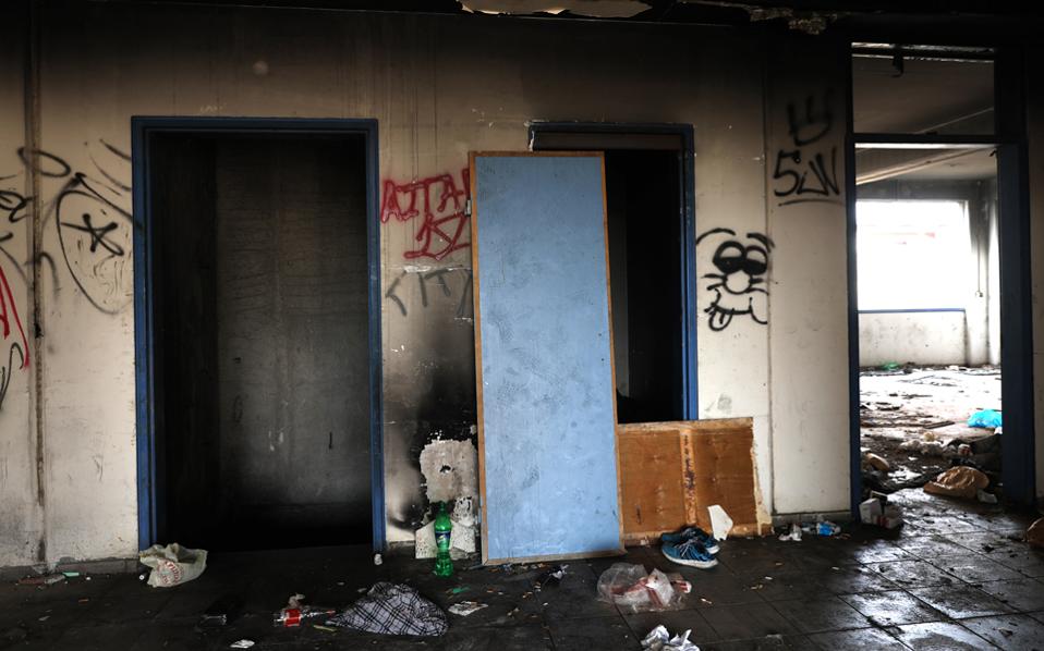 Η λεηλασία του σχολείου που δεν λειτούργησε ποτέ-6