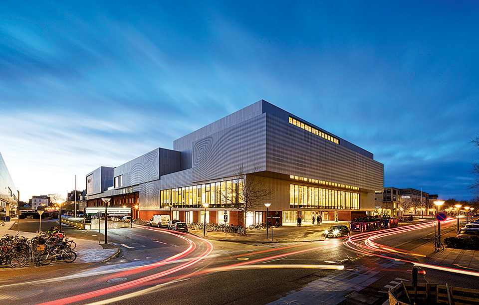 facade_kredit_adam_m0rk-kopi