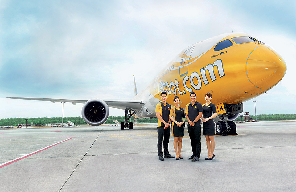 scoot-787-with-crew