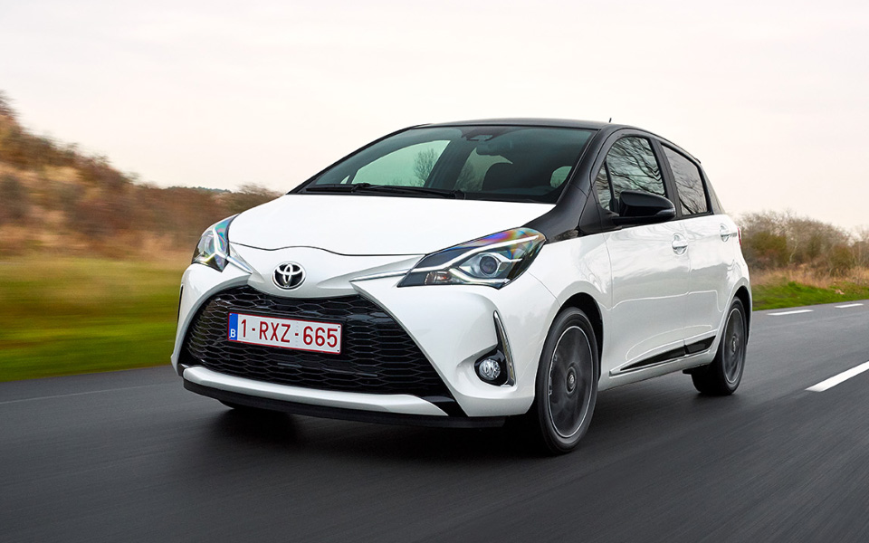 2017_toyota_yaris_dynamic_21