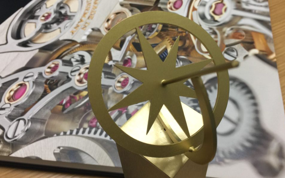 award-mit-buch-klein-1170x600