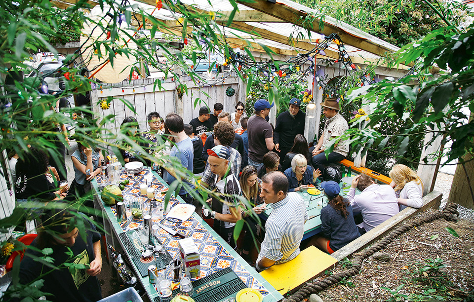 credit_victoria-black