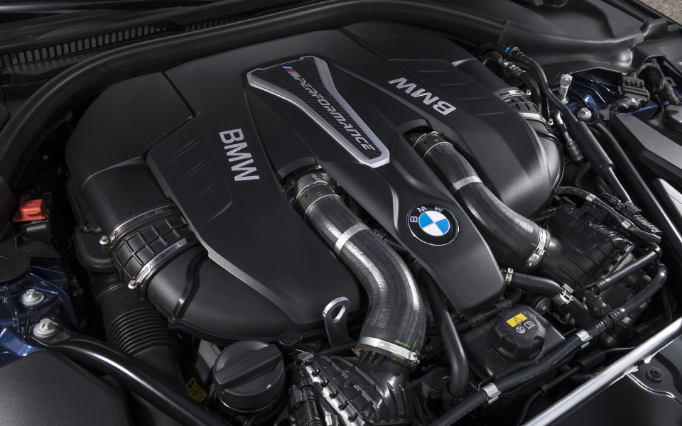 p90255018_highres_the-new-bmw-m550i-xd