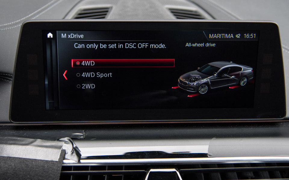 p90257551_highres_the-new-bmw-m5-with-