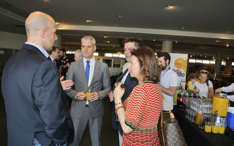 drive_safe_0006_resize