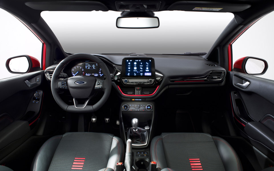 ford_fiesta2016_st-line_center_cockpit_03-low