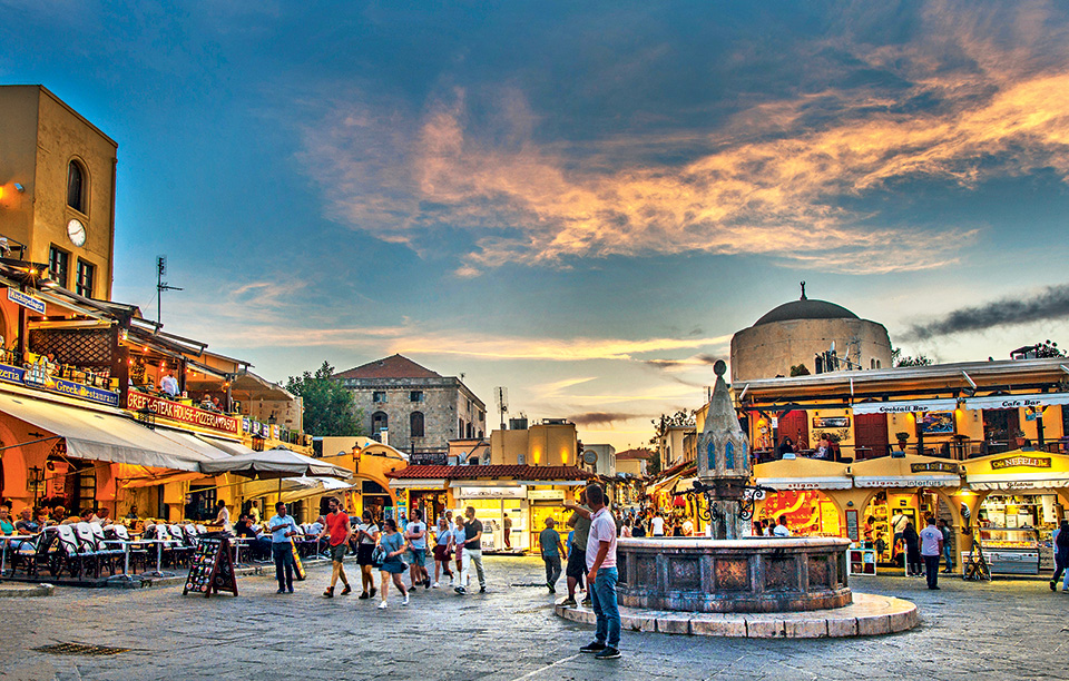rhodes-005-old-town-ipokratous-fountain-square-0188