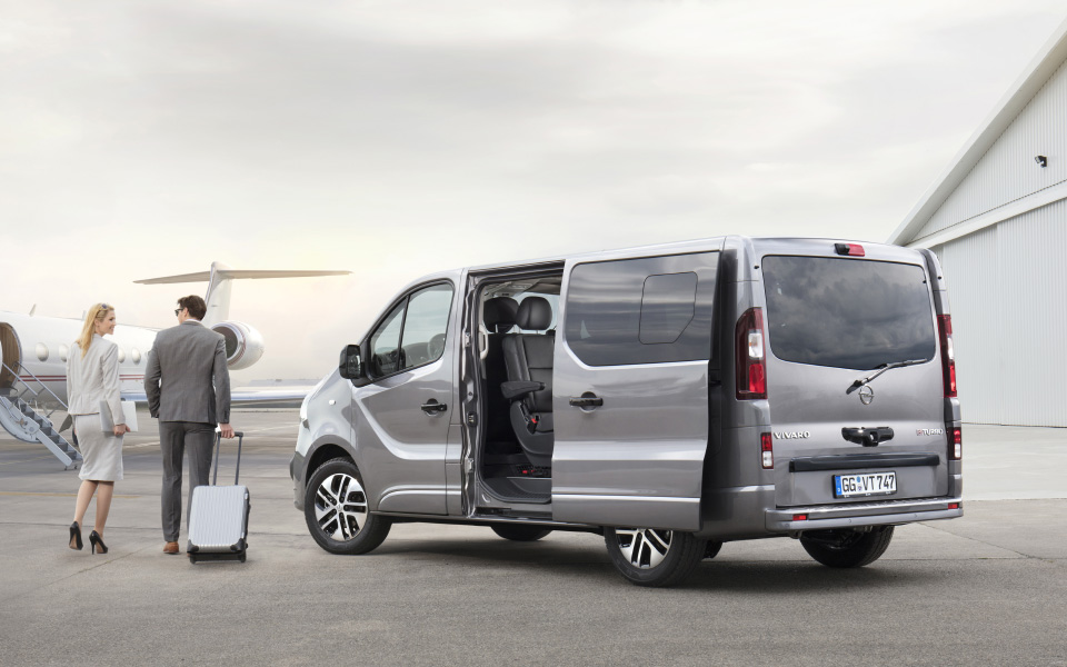 opel-vivaro-tourer-308323-1