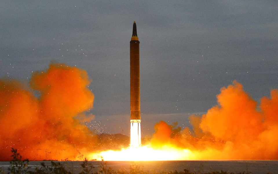 17s10northkorea_pyravlos