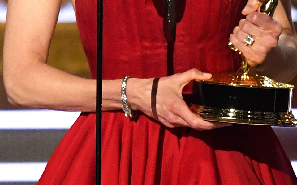 20170917_usa_emmy-awards_nicole-kidman-hand