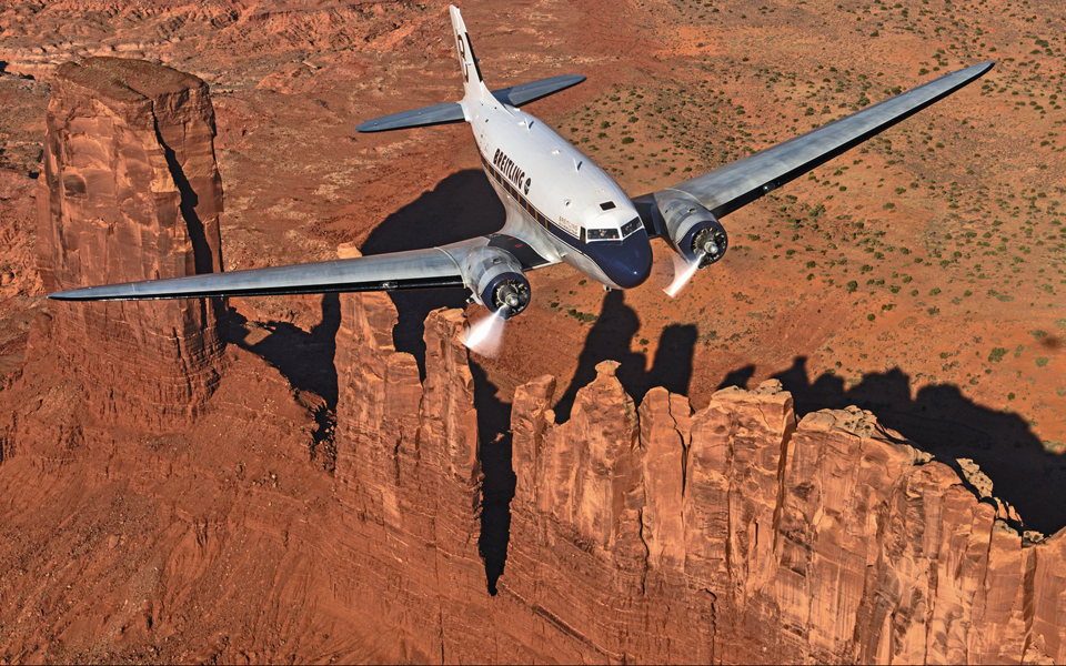 breitling-dc-3-world-tour-monument-valley-us_01