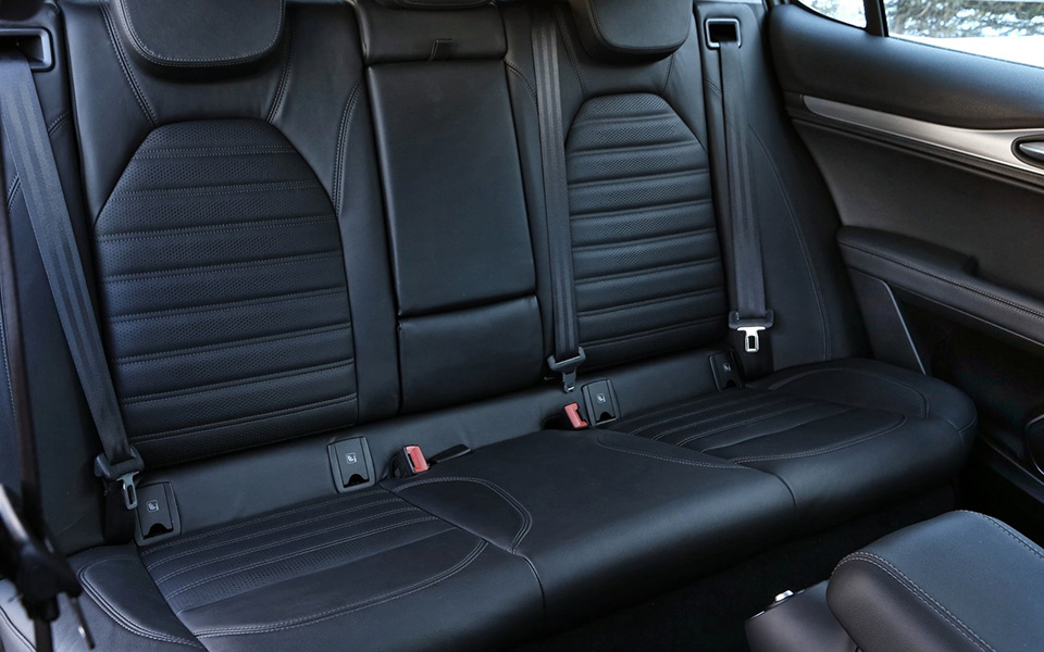 alfa_romeo-stelvio-2018-1600-8c