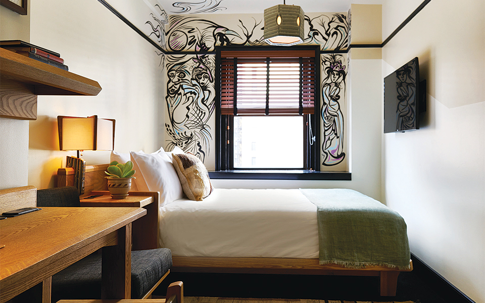 11-queen-room-_-credit-adrian-gaut