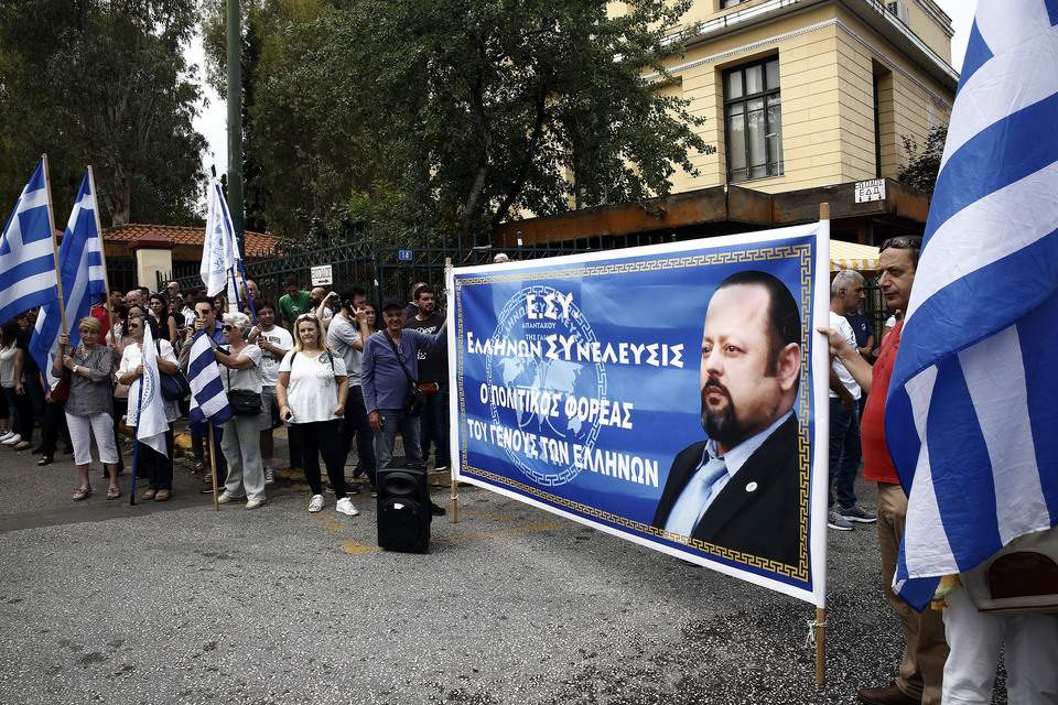 Στο παράλληλο σύμπαν των οπαδών του Αρτέμη Σώρρα-3