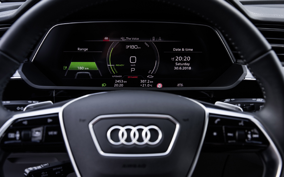 audi-e-tron_cockpit--2