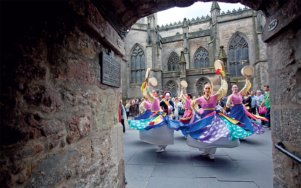 dancers_at_the_edinburgh_festival_fringe_original_1_original