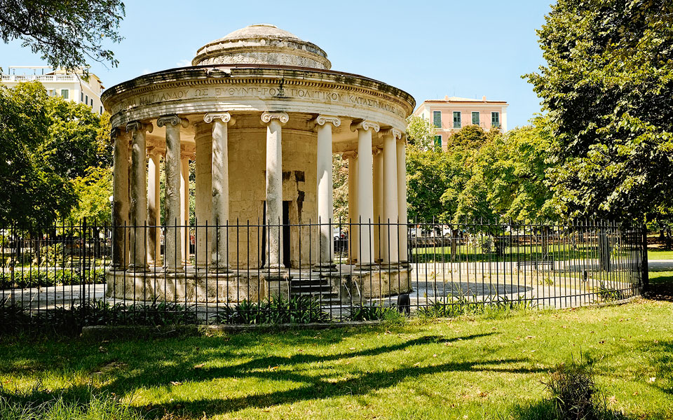 the-maitland-monument---sterna-ionikou-rythmou