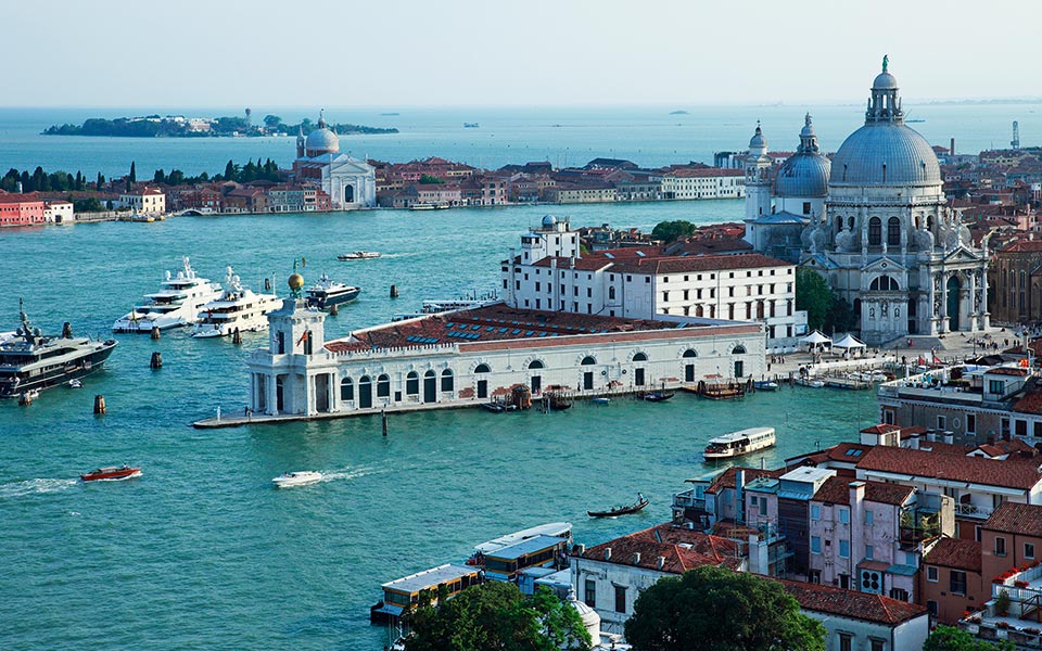 40-punta-della-dogana-2009-photo-shigeo-ogawa