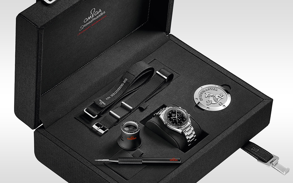 omega-moonwatch-box-960x600