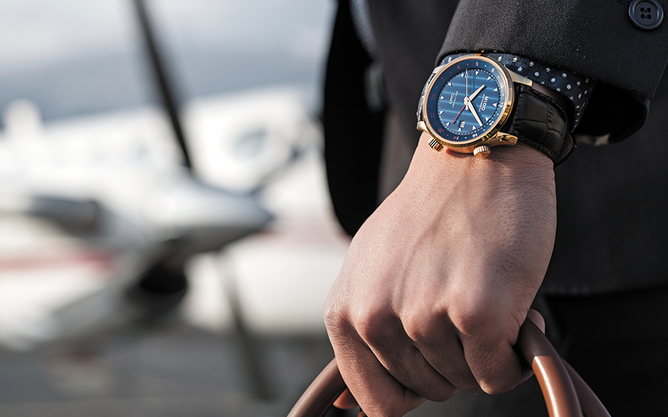 m00592936041-big-hands-on