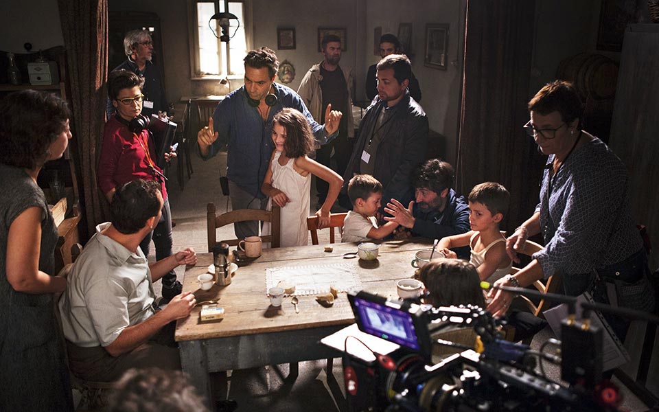 mbf_in-the-center-saverio-costanzo--elisa-del-genio-young-elena-with-the-crew_photo-by-eduardo-castald