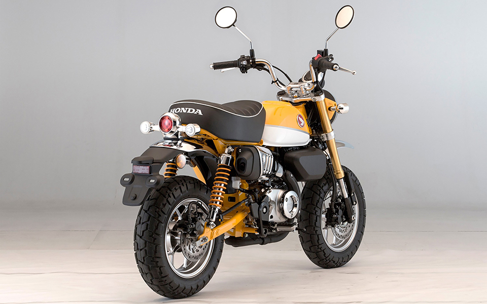 129313_monkey_2018_-_banana_yellow_ross_white