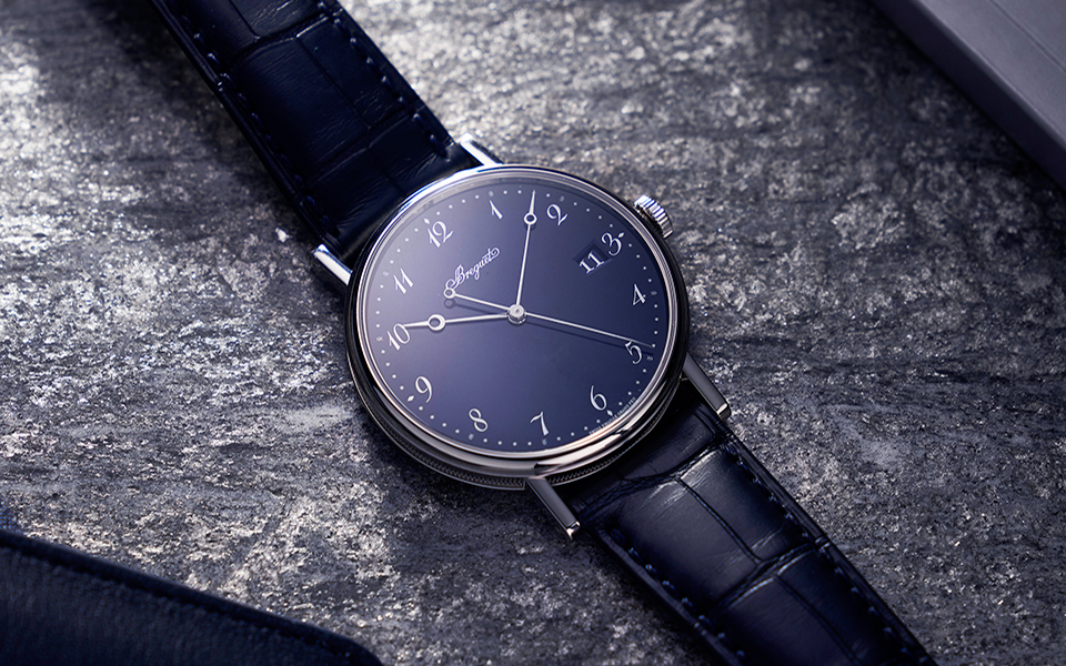 breguet-classique-5177-email-bleu-grand-feu_life-style-2