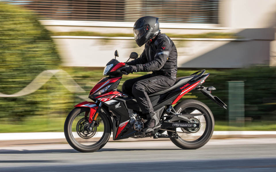 honda_supra_gtr_150_action_city_002