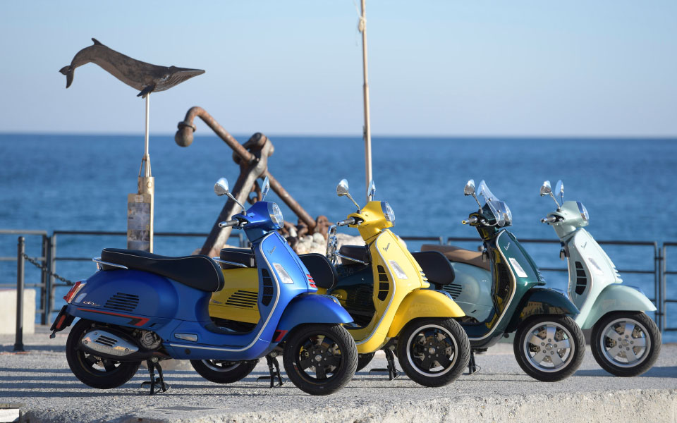 02-vespa-gts-300-hpe-lineup