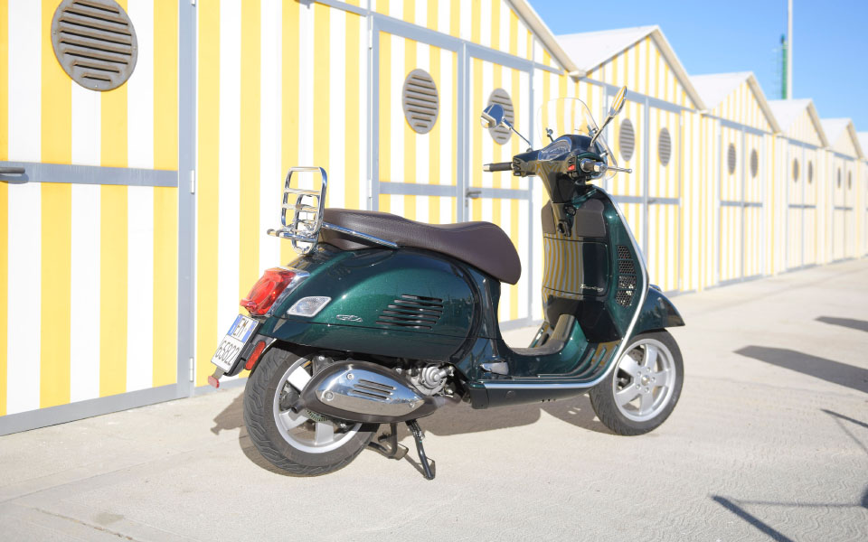 38-vespa-gts-touring-300-hpe