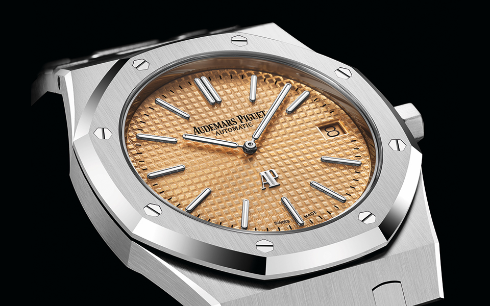 audemars-piguet-royal-oak-jumbo-extra-thin-closeup