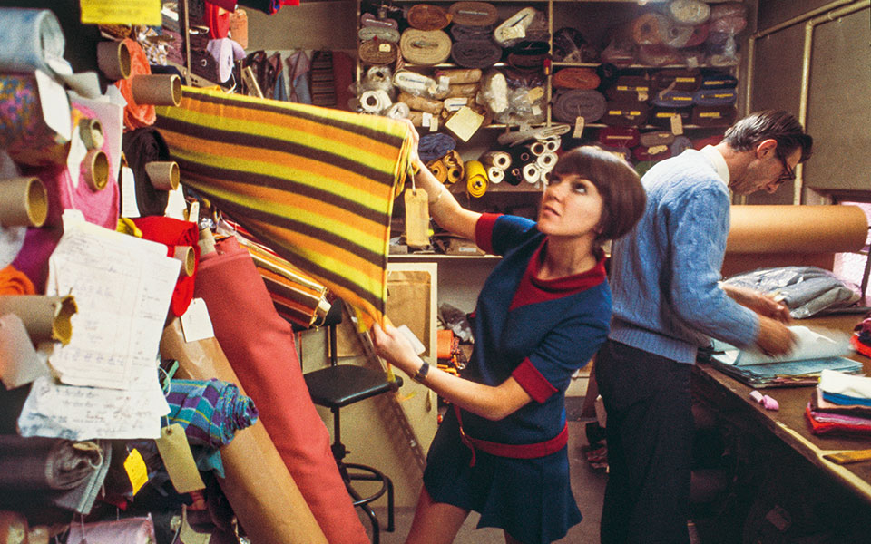 mary-quant-selecting-fabric-1967-c-rolls-presspopperfotogetty-images