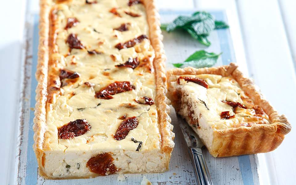 Αφιέρωμα: πίτες και τάρτες για όλη την οικογένεια (17 συνταγές)-15