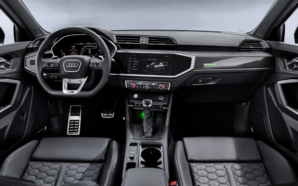 audi-rs-q3-sportback--audi-rs-q3_int_1