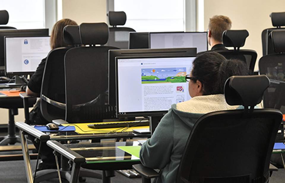 Στα άδυτα του Facebook στο Μοσχάτο-1