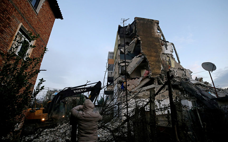 2019-11-26t075449z_1720327095_rc2tid9w0ra5_rtrmadp_5_albania-quake