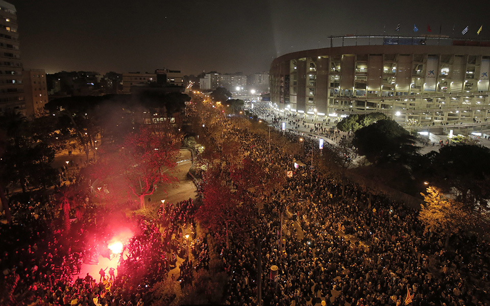 spain_soccer_clasico_protest_48564jpg-6bc92