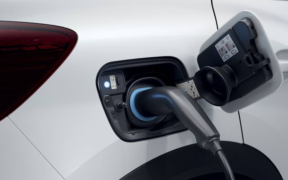 10_all-new_captur_e-tech_plug-in_low-1