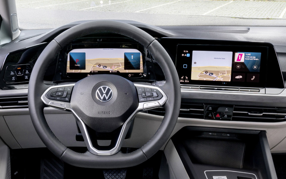 new-volkswagen-golf---innovision-cockpit_1-1