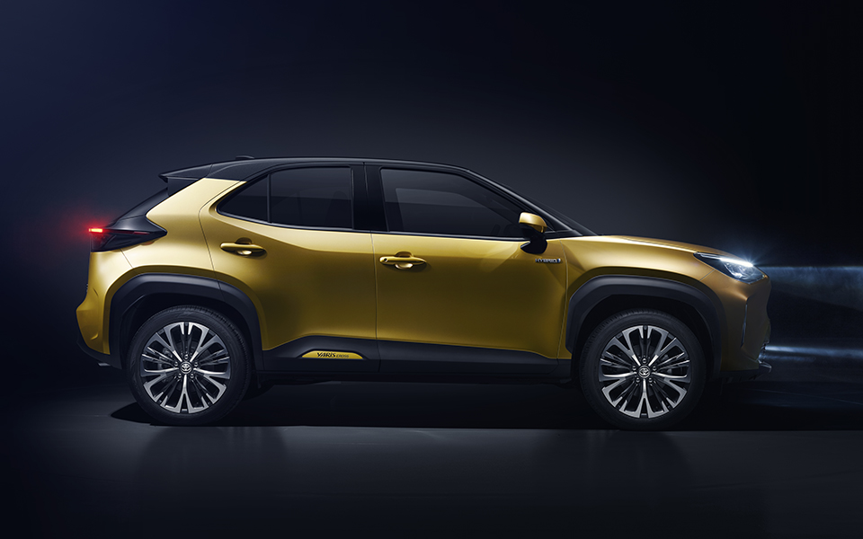 toyota_new_yaris_cross_profile_right
