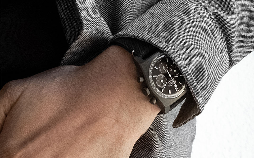 chronomaster-revival-shadow-pr--2