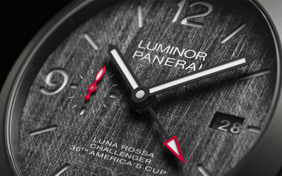 panerai-luminor-luna-rossa-gmt-44mm-zoom