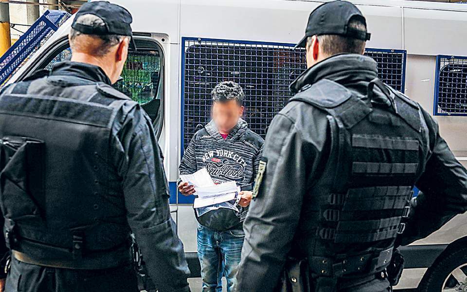 Συλλήψεις για τον πόλεμο συμμοριών στη Μενάνδρου-2