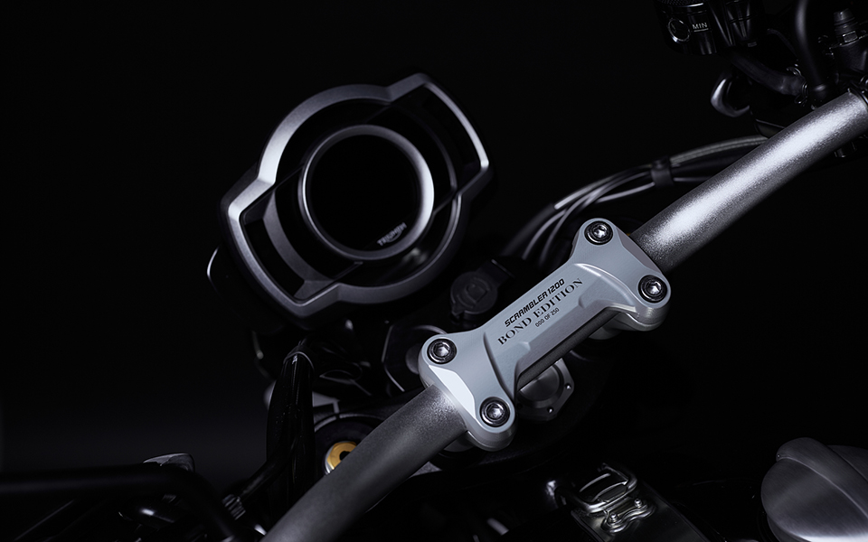 triumph-scrambler-1200-bond-edition-2