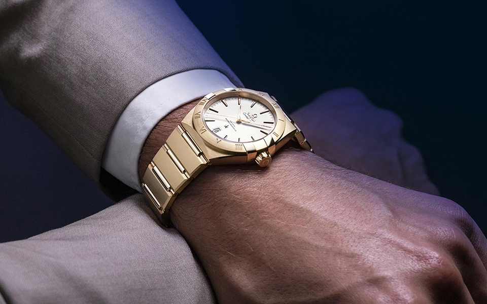 omega-constellation-gents-gold-bracelet-hands-on