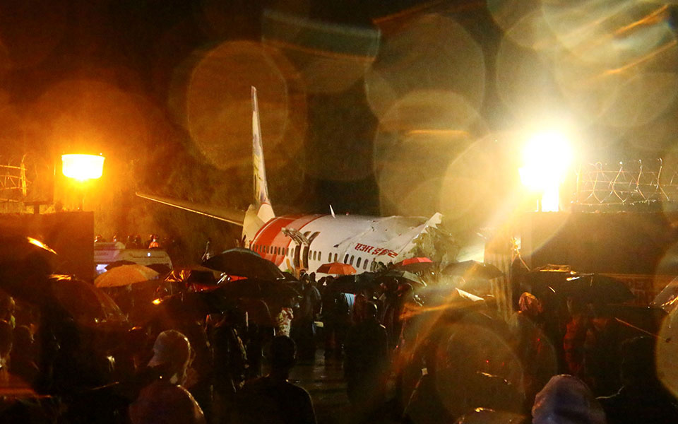 2020-08-07t172627z_417430505_rc259i9xqmi3_rtrmadp_3_india-crash-1