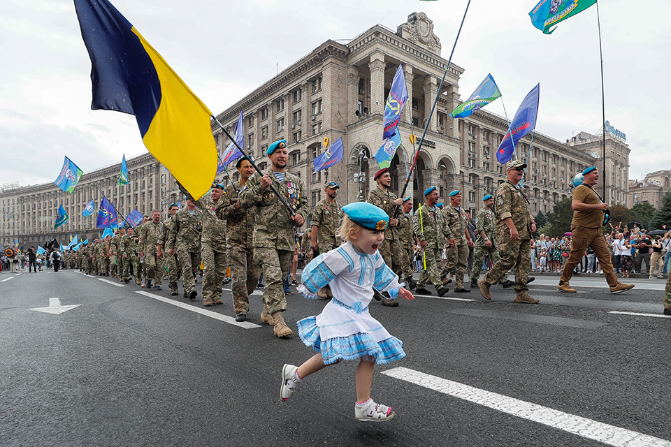 Στην παρέλαση με τον μπαμπά.